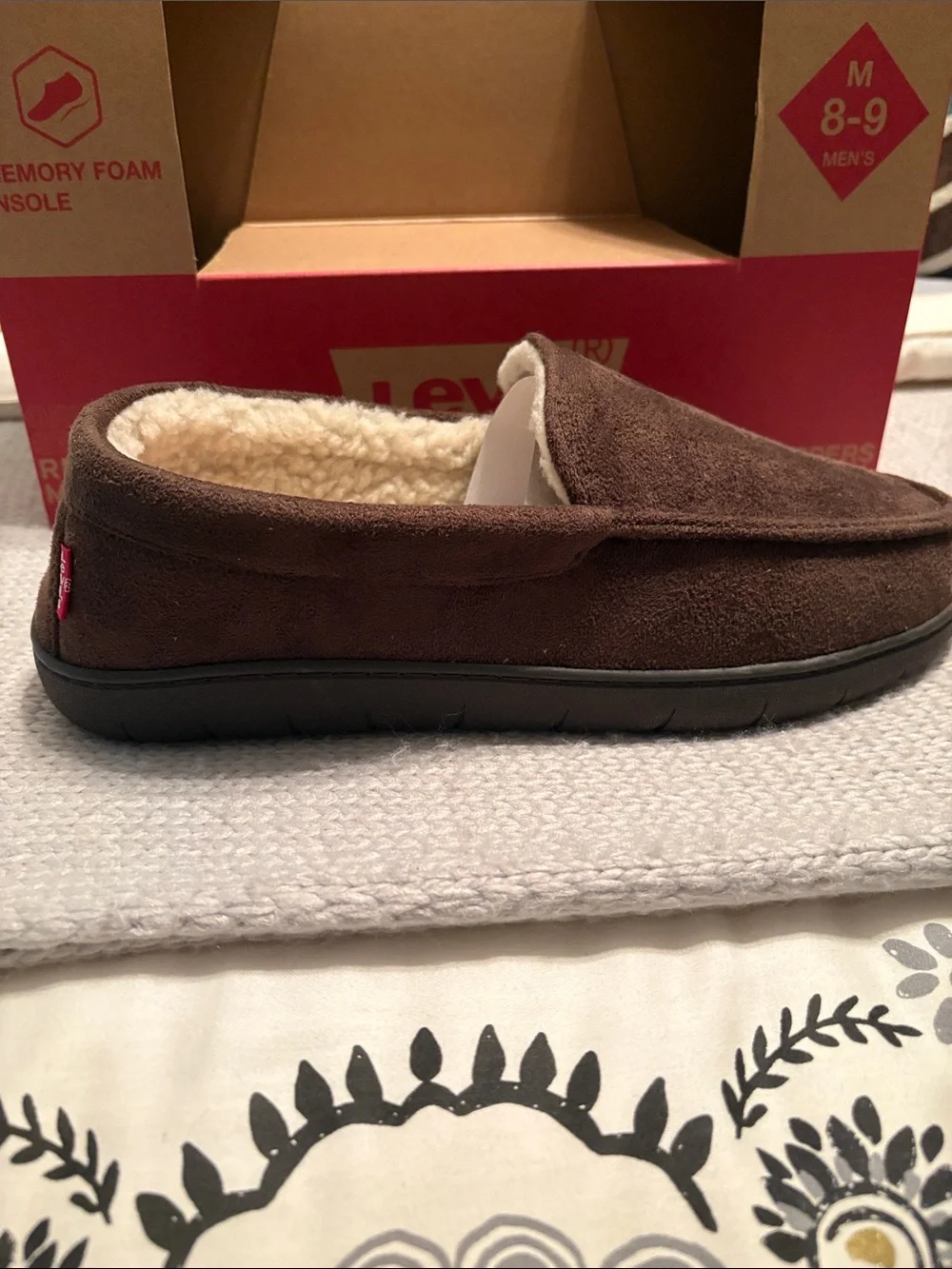 NIB Levi’s Memory Foam Unisex Slippers Size Medium 8-9
